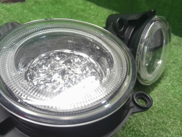 【中古】ミラココア DBA-L675S 左右 フォグランプ セット 8121A-B2010 自社品番250605 R65