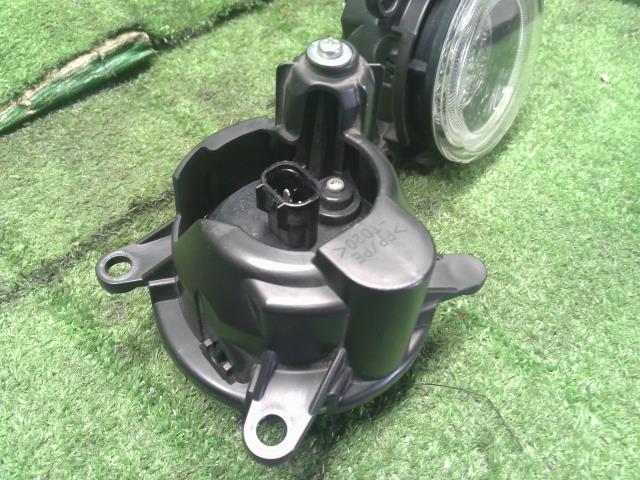 【中古】ミラココア DBA-L675S 左右 フォグランプ セット 8121A-B2010 自社品番250605 R65