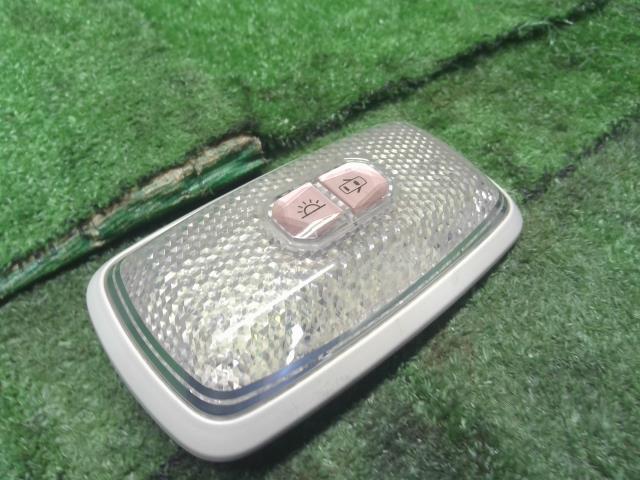 【中古】ミラココア DBA-L675S ルームランプ 81240-B2150 自社品番250605 R65