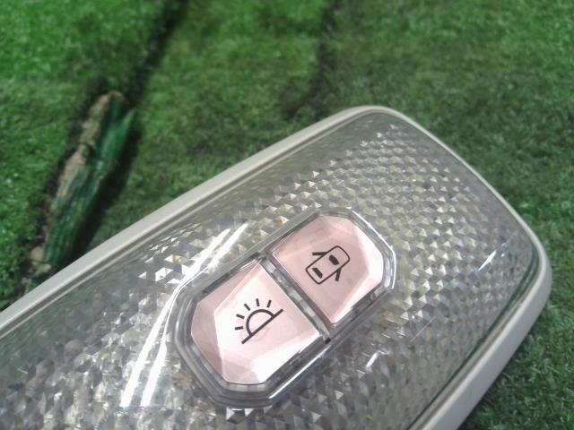 【中古】ミラココア DBA-L675S ルームランプ 81240-B2150 自社品番250605 R65