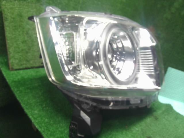 【中古】Ｎ－ＢＯＸ DBA-JF3 右ヘッドランプ ヘッドライト 自社品番250606 NH830M