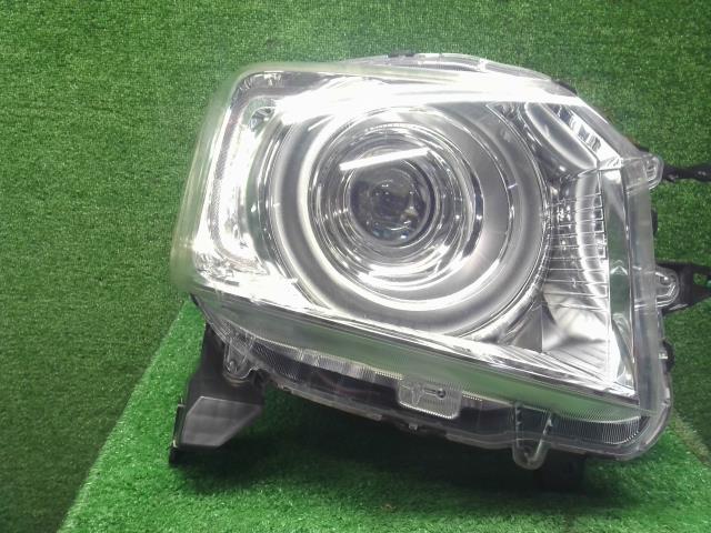 【中古】Ｎ－ＢＯＸ DBA-JF3 右ヘッドランプ ヘッドライト 自社品番250606 NH830M