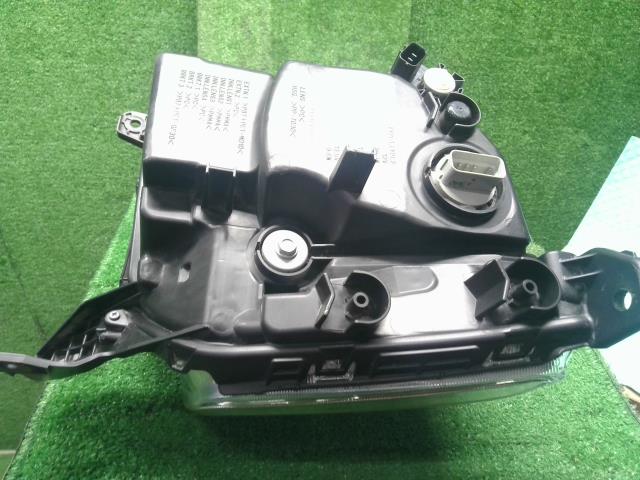 【中古】Ｎ－ＢＯＸ DBA-JF3 右ヘッドランプ ヘッドライト 自社品番250606 NH830M