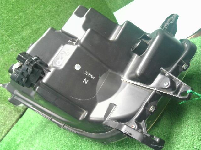 【中古】Ｎ－ＢＯＸ DBA-JF3 右ヘッドランプ ヘッドライト 自社品番250606 NH830M