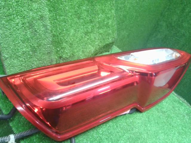 【中古】Ｎ－ＢＯＸ DBA-JF3 右テールランプ 　ブレーキランプ　 自社品番250606 NH830M