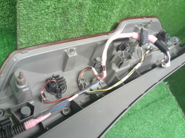 【中古】Ｎ－ＢＯＸ DBA-JF3 右テールランプ 　ブレーキランプ　 自社品番250606 NH830M