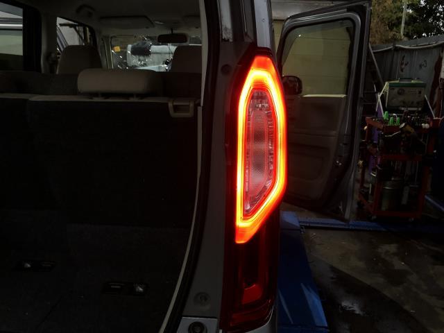 【中古】Ｎ－ＢＯＸ DBA-JF3 右テールランプ 　ブレーキランプ　 自社品番250606 NH830M