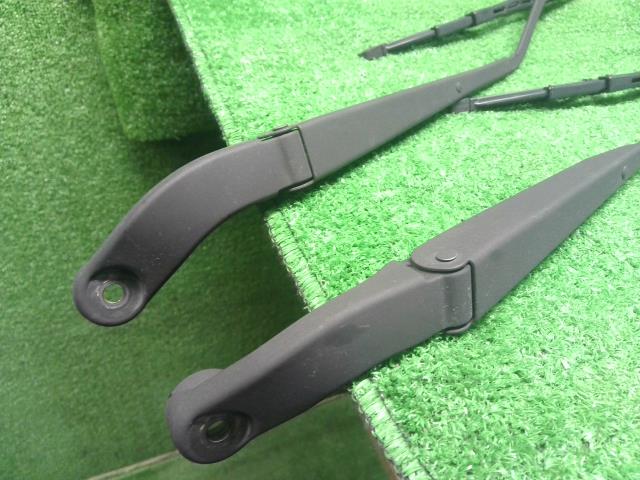 【中古】Ｎ－ＢＯＸ DBA-JF3 ワイパーアーム   自社品番250606 NH830M