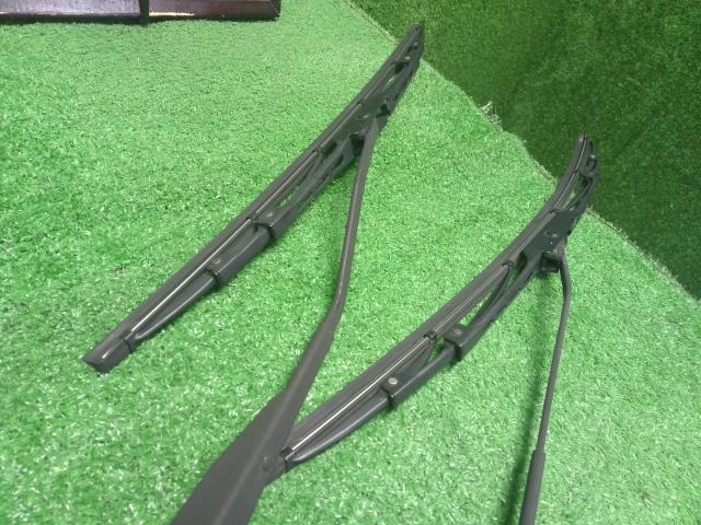 【中古】Ｎ－ＢＯＸ DBA-JF3 ワイパーアーム   自社品番250606 NH830M