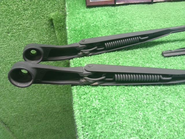 【中古】Ｎ－ＢＯＸ DBA-JF3 ワイパーアーム   自社品番250606 NH830M