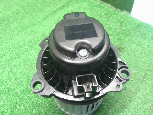 【中古】Ｎ－ＢＯＸ DBA-JF3 ヒーターブロアモーター  自社品番250606 NH830M