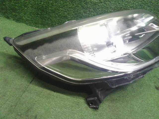 【中古】ｅＫスペース DBA-B11A 右ヘッドランプ　ヘッドランプ 8301C680 自社品番250607 W13