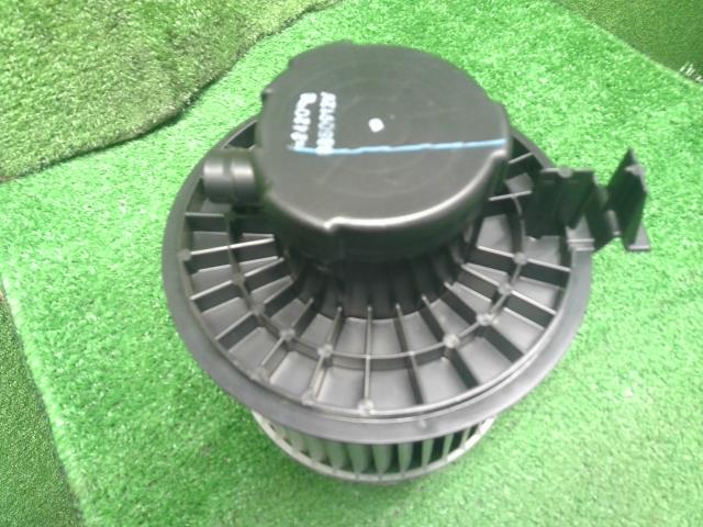 【中古】マーチ DBA-AK12 ヒーターブロアモーター 27226-AX000 自社品番250608 KY0