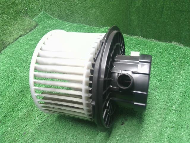 【中古】マーチ DBA-AK12 ヒーターブロアモーター 27226-AX000 自社品番250608 KY0