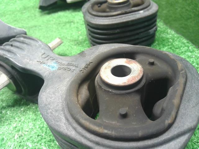 【中古】オデッセイ DBA-RC1 エンジンマウント 3個セット  自社品番250612 NH731P