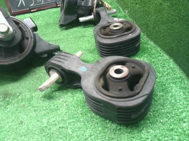 【中古】オデッセイ DBA-RC1 エンジンマウント 3個セット  自社品番250612 NH731P