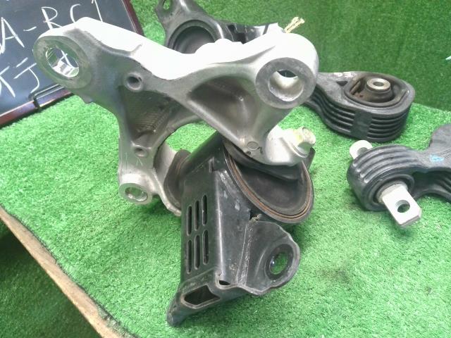 【中古】オデッセイ DBA-RC1 エンジンマウント 3個セット  自社品番250612 NH731P
