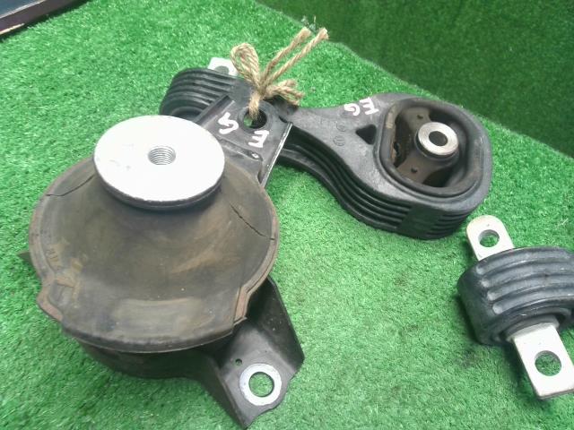 【中古】オデッセイ DBA-RC1 エンジンマウント 3個セット  自社品番250612 NH731P