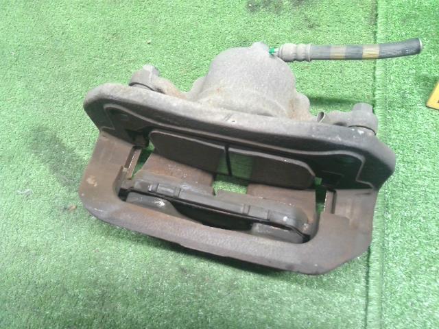 【中古】オデッセイ DBA-RC1 右フロント　ブレーキ　キャリパー  自社品番250612 NH731P