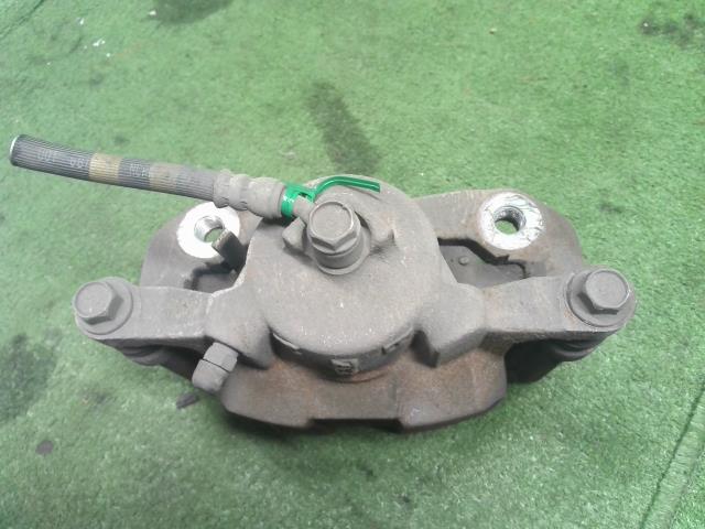 【中古】オデッセイ DBA-RC1 右フロント　ブレーキ　キャリパー  自社品番250612 NH731P