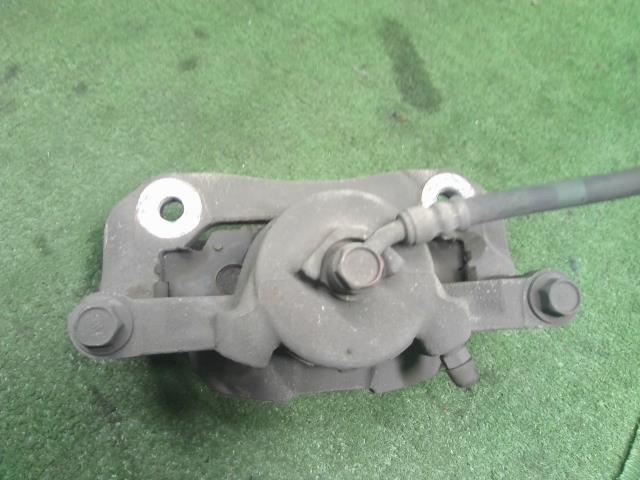 【中古】オデッセイ DBA-RC1 左 フロント　ブレーキ　キャリパー  自社品番250612 NH731P