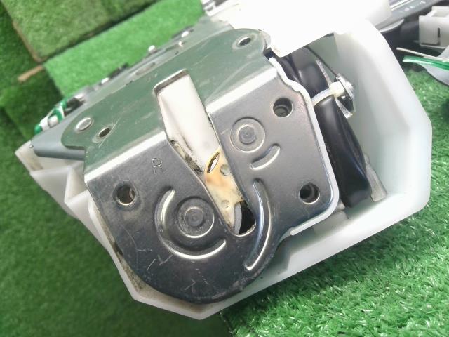 【中古】オデッセイ DBA-RC1 右 リア スライド ドアロックソレノイド  自社品番250612 NH731P