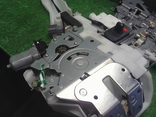 【中古】オデッセイ DBA-RC1 右 リア スライド ドアロックソレノイド  自社品番250612 NH731P