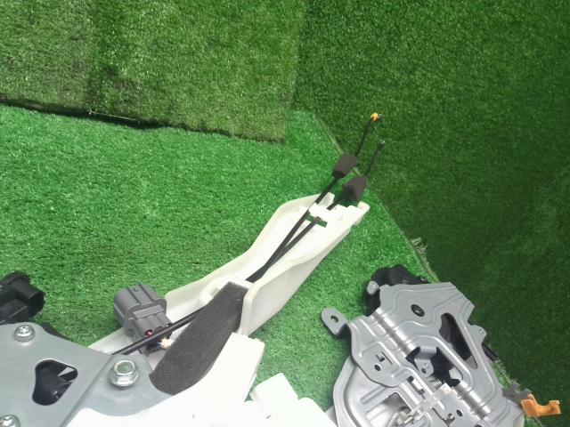 【中古】オデッセイ DBA-RC1 右 リア スライド ドアロックソレノイド  自社品番250612 NH731P