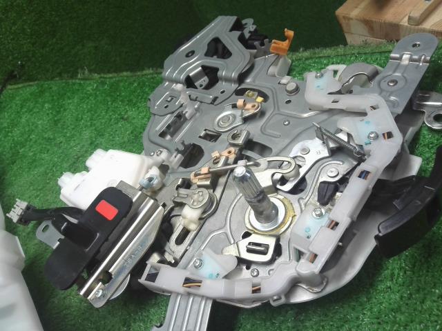 【中古】オデッセイ DBA-RC1 右 リア スライド ドアロックソレノイド  自社品番250612 NH731P