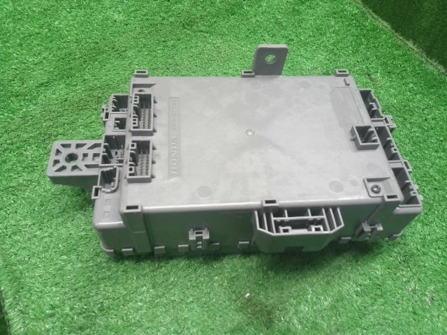 【中古】オデッセイ DBA-RC1 室内用 ヒューズボックス  自社品番250612 NH731P