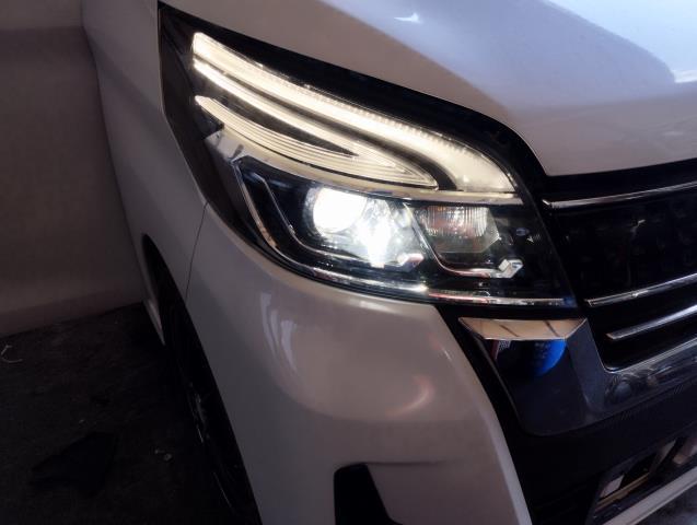 【中古】デイズルークス DBA-B21A 右ヘッドランプ ヘッドライト 自社品番250613 SLN/W13