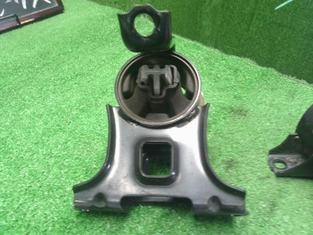 【中古】デイズルークス DBA-B21A エンジンマウント  E/G 部品  自社品番250613 SLN/W13