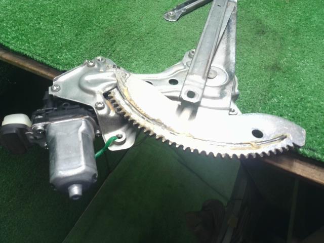 【中古】ハイゼットアトレ ABA-S331G 右 フロント ドア レギュレータ・モーター 69801-B5010 自社品番250614 W24