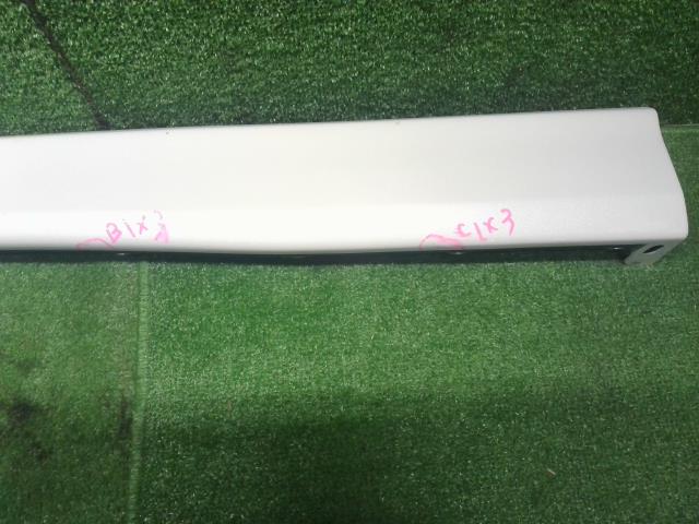 【中古】ハイゼットアトレ ABA-S331G 右サイドステップ サイドスポイラー 75850-B5020-A1 自社品番250614 W24