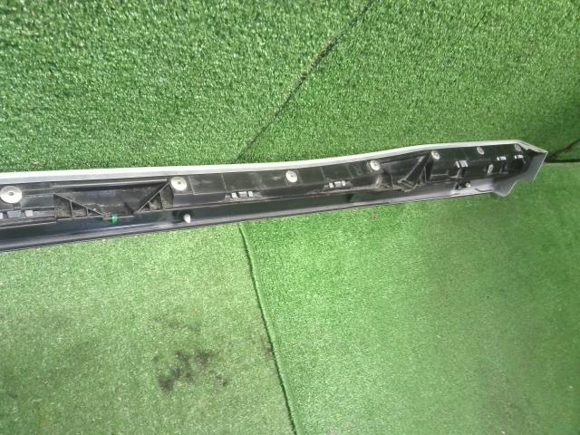 【中古】ハイゼットアトレ ABA-S331G 右サイドステップ サイドスポイラー 75850-B5020-A1 自社品番250614 W24