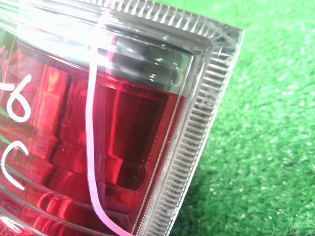 【中古】ハイゼットアトレ ABA-S331G 右テールランプ 81550-B5070 自社品番250614 W24