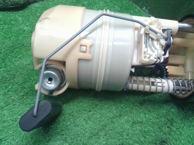 【中古】ノート DBA-E11 フューエルポンプ 17040-1FA1B 自社品番250615 K21
