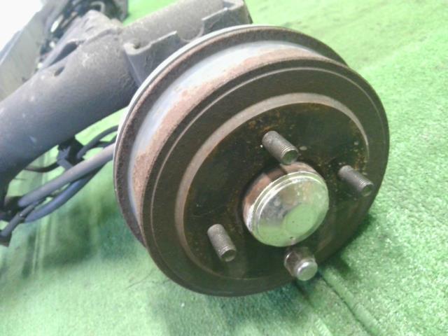 【中古】ノート DBA-E11 Ｒ リア アクスルホーシングＡＳＳＹ 55501-4V00B 自社品番250615 K21