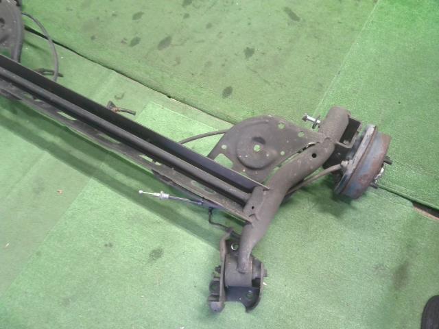 【中古】ノート DBA-E11 Ｒ リア アクスルホーシングＡＳＳＹ 55501-4V00B 自社品番250615 K21