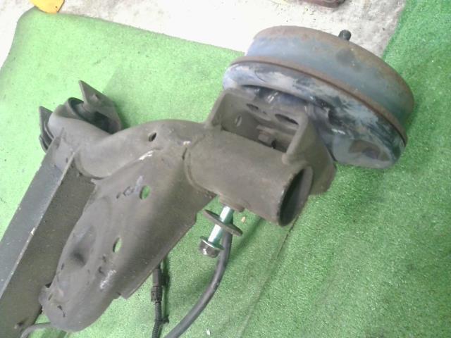 【中古】ノート DBA-E11 Ｒ リア アクスルホーシングＡＳＳＹ 55501-4V00B 自社品番250615 K21