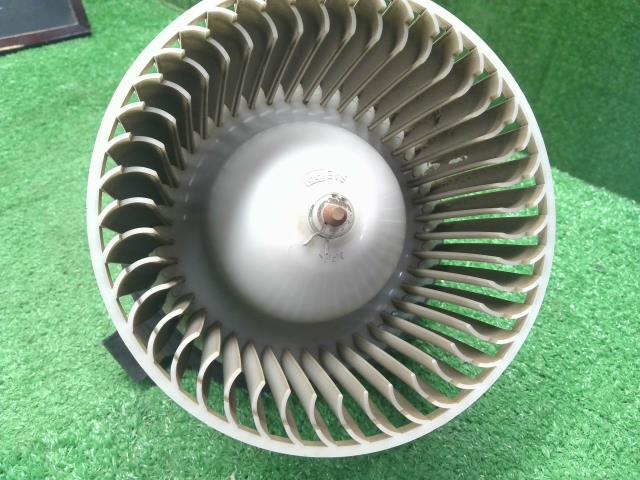 【中古】ノート DBA-E11 ヒーターブロアモーター 27226-EE91C 自社品番250615 K21