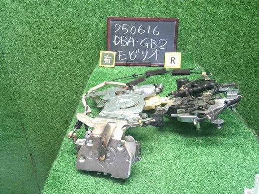 【中古】モビリオ DBA-GB2 右Ｒ リアドアロックソレノイド 35256-SCC-J01 自社品番250616 NH701M