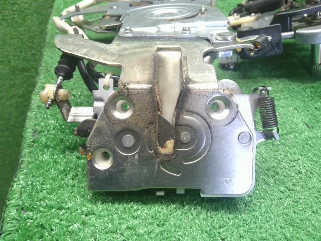 【中古】モビリオ DBA-GB2 右Ｒ リアドアロックソレノイド 35256-SCC-J01 自社品番250616 NH701M