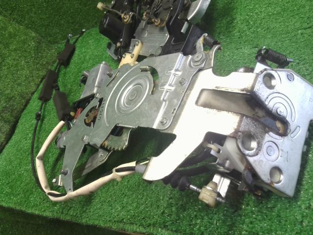 【中古】モビリオ DBA-GB2 右Ｒ リアドアロックソレノイド 35256-SCC-J01 自社品番250616 NH701M