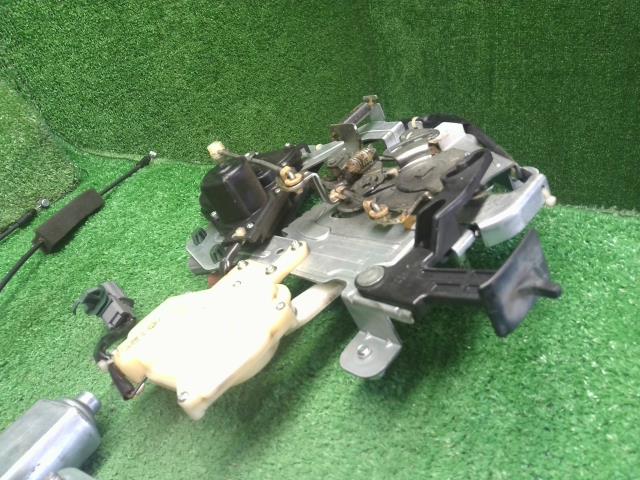 【中古】モビリオ DBA-GB2 右Ｒ リアドアロックソレノイド 35256-SCC-J01 自社品番250616 NH701M