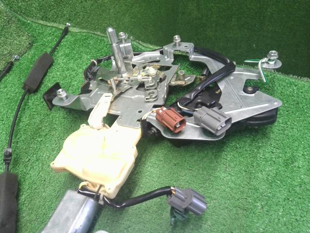 【中古】モビリオ DBA-GB2 右Ｒ リアドアロックソレノイド 35256-SCC-J01 自社品番250616 NH701M