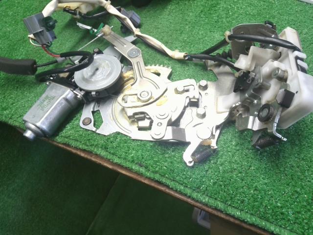 【中古】モビリオ DBA-GB2 右Ｒ リアドアロックソレノイド 35256-SCC-J01 自社品番250616 NH701M