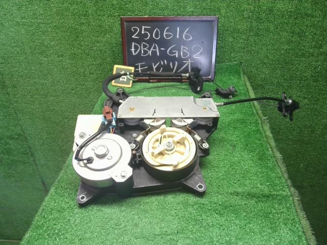 【中古】モビリオ DBA-GB2 右パワースライドドアモーター 72061-SCC-912 自社品番250616 NH701M