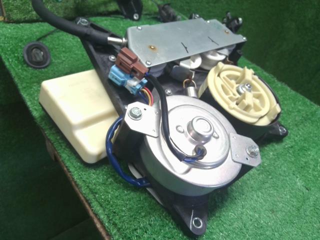 【中古】モビリオ DBA-GB2 右パワースライドドアモーター 72061-SCC-912 自社品番250616 NH701M