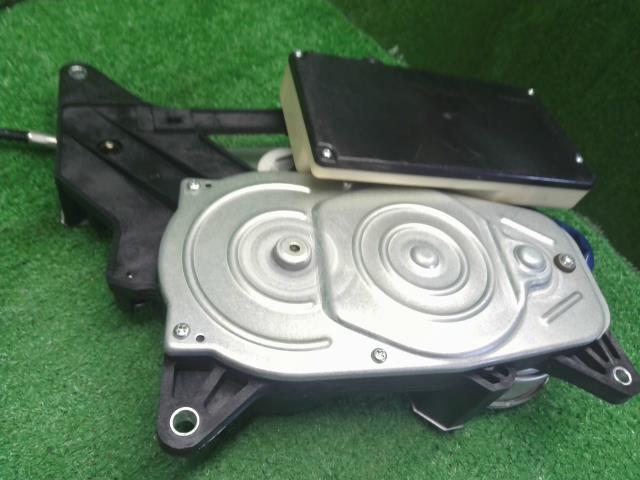 【中古】モビリオ DBA-GB2 右パワースライドドアモーター 72061-SCC-912 自社品番250616 NH701M